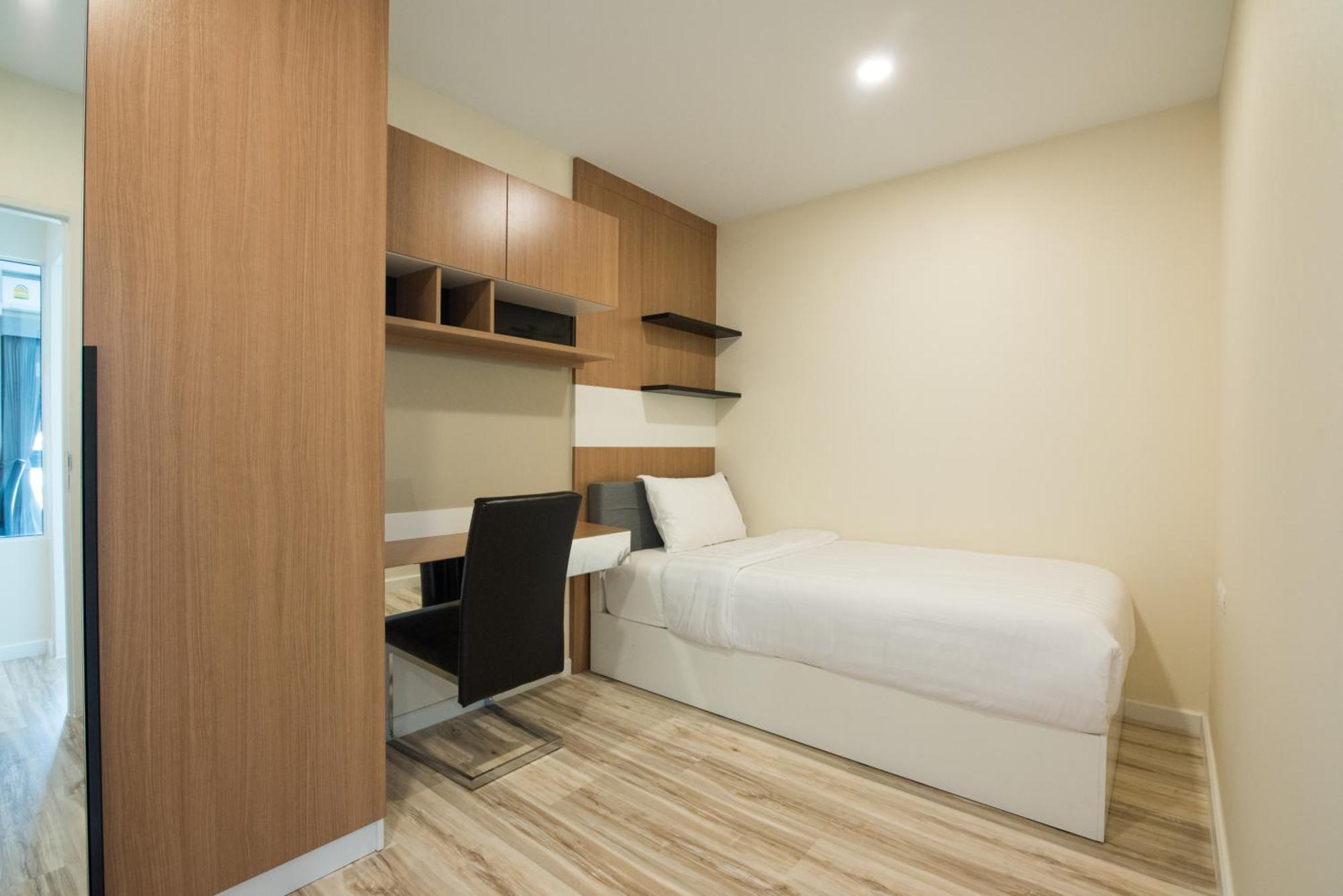 Akira Hotel Si Racha Extérieur photo